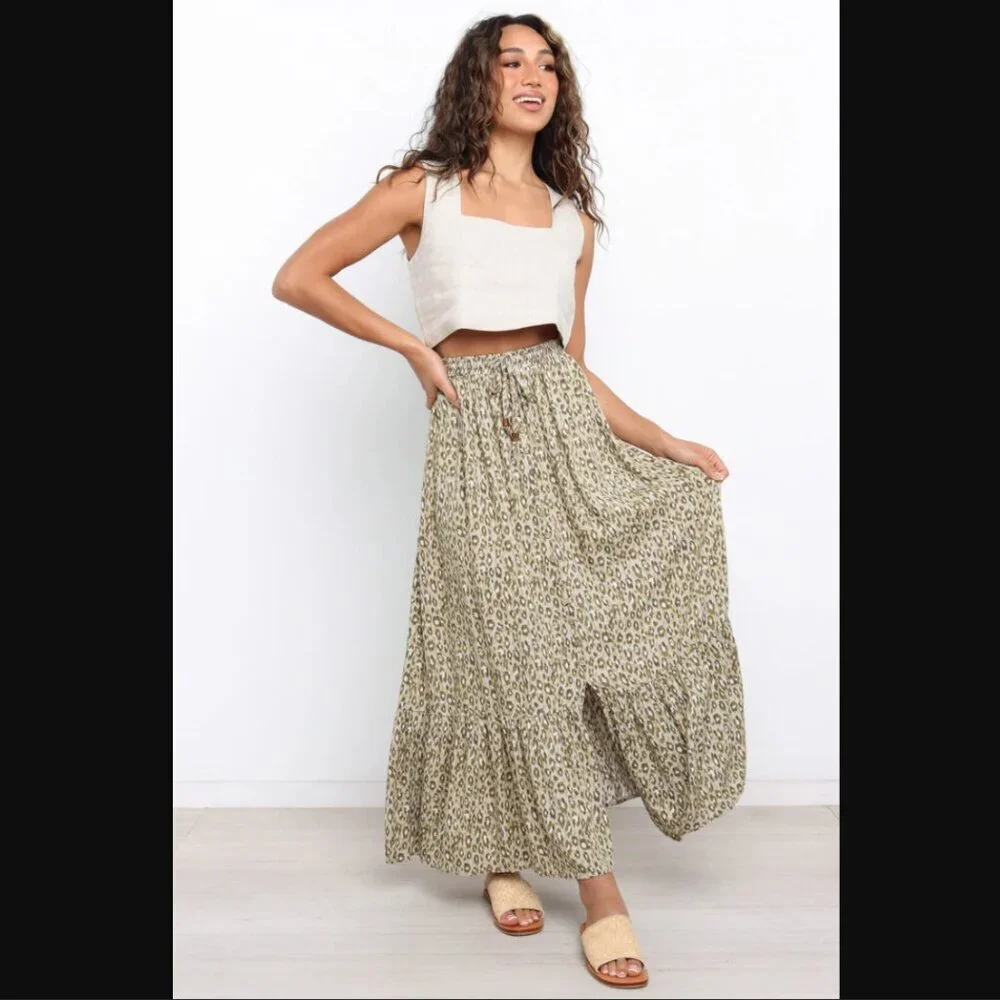 Petal & Pup Devlin Beige Square Neck Cropped Linen Top 4 - Picture 9 of 16